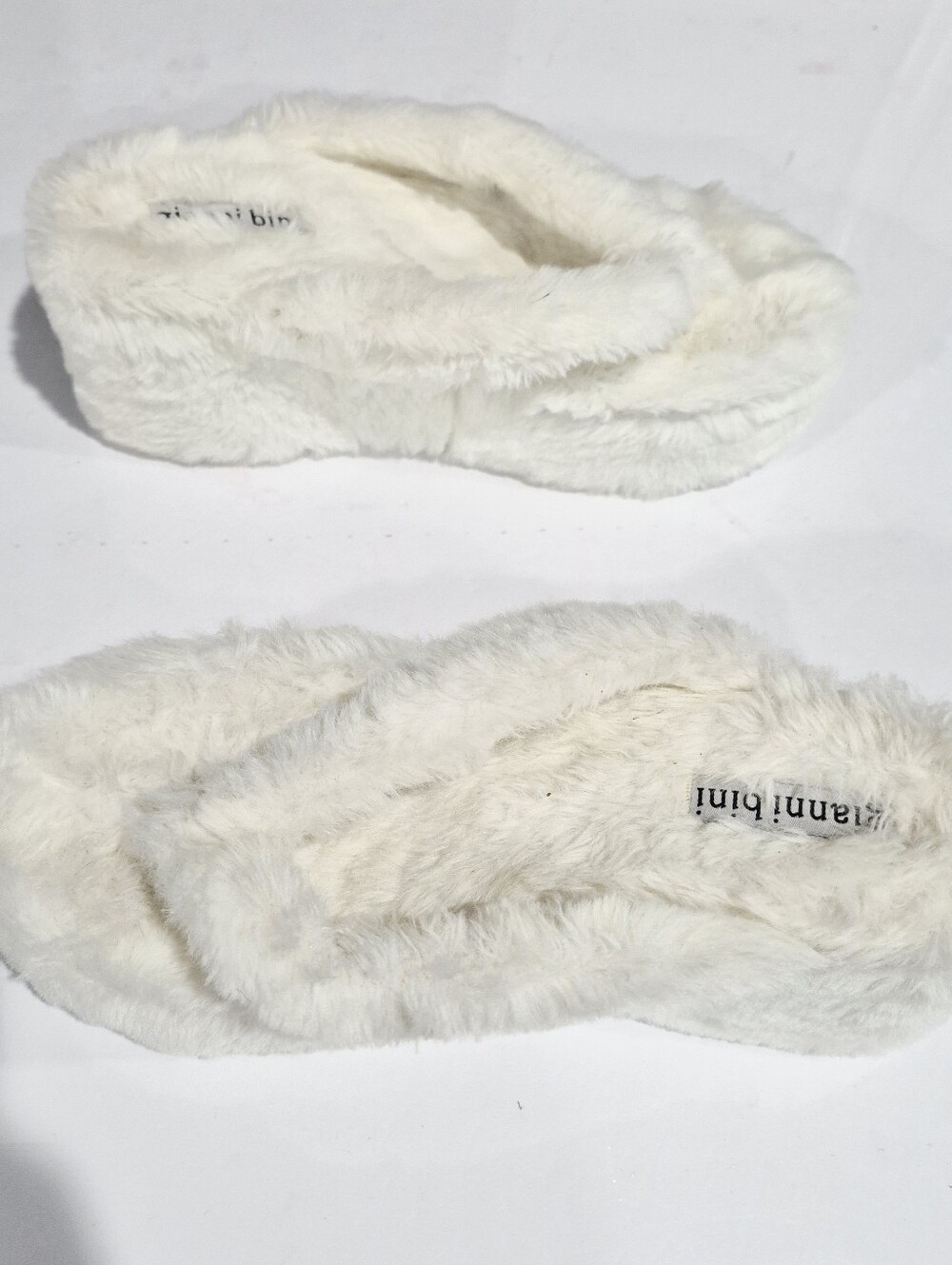 Gianni Bini Cream Faux-Fur Women’s Slippers Size 10M